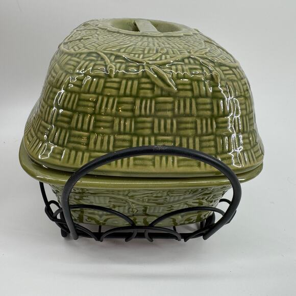 Temp-tations Orchard Vine Green 4Qt Covered Baker Dish with Lid & Wire Rack - Picture 4 of 14